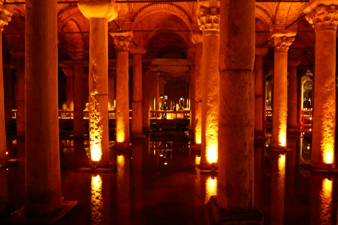 暑い日には地下宮殿で涼みませんか イスタンブール その２２ 旅プラスの日記