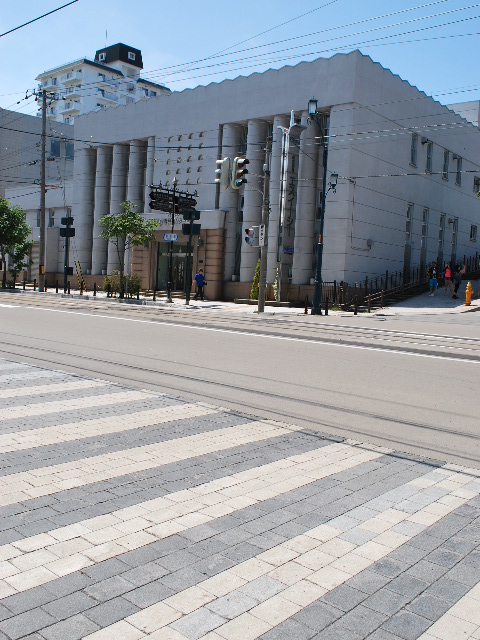 函館末広町の旧百十三銀行本店(建築家・関根要太郎函館作品再訪、その4)_f0142606_20565825.jpg