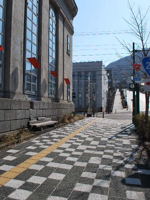 函館末広町の旧百十三銀行本店(建築家・関根要太郎函館作品再訪、その4)_f0142606_2101948.jpg