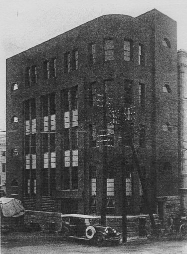 函館末広町の旧百十三銀行本店(建築家・関根要太郎函館作品再訪、その4)_f0142606_212985.jpg