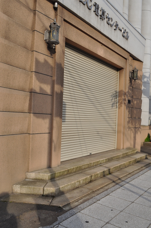 函館末広町の旧百十三銀行本店(建築家・関根要太郎函館作品再訪、その4)_f0142606_2212829.jpg