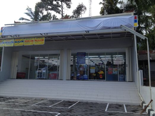 シドゥメン村にコンビニ、インドマレッ Indomaret ができました。_a0120328_213478.jpg