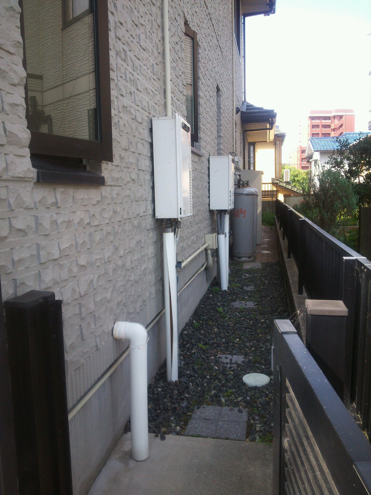 H様邸(廿日市市 新宮)エコキュート取付け工事_d0125228_7334314.jpg