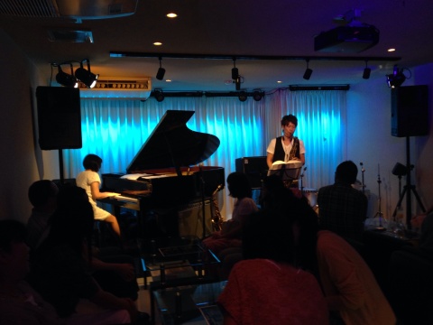 Jazzlive comin 広島 本日日曜日もライブやってます！_b0115606_11462058.jpg