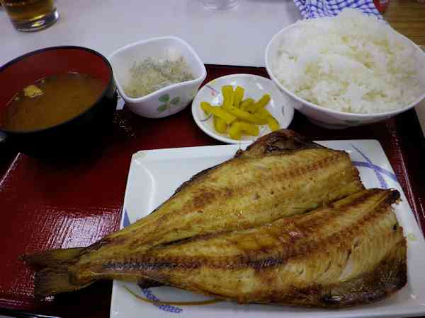 ひもの食堂と綾小町_b0000209_2158728.jpg