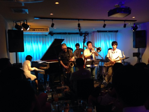 Jazzlive comin 広島 本日月曜日のライブ!_b0115606_11400424.jpg