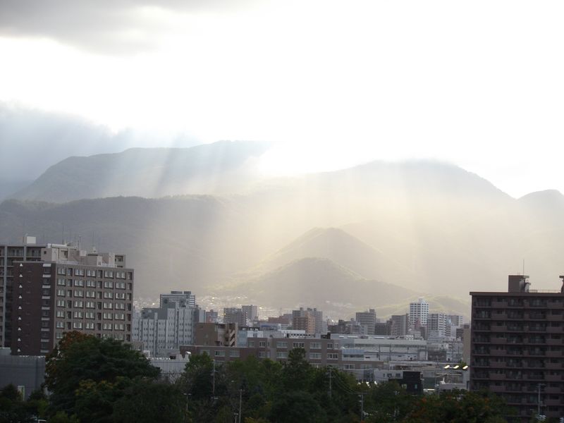 午後遅く、山がステージになった_c0025115_18543535.jpg