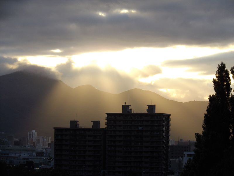 午後遅く、山がステージになった_c0025115_18543799.jpg