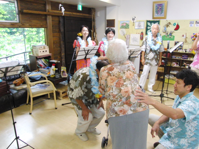 演奏会 ~ ウクレレ&オカリナ演奏(ハメハメハ) ~_e0222340_18385434.jpg