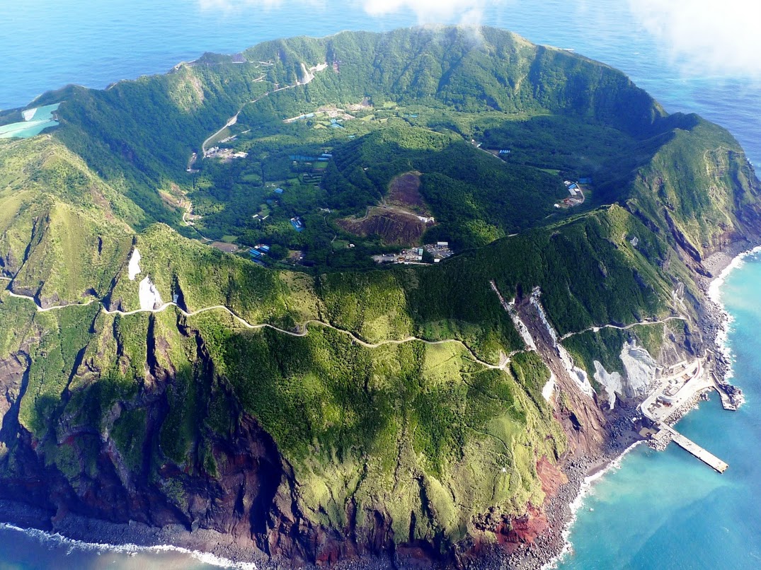響ちゃんと青ヶ島で度肝を抜かれてきた その1 : 昔の名前でやっ 響ちゃんと青ヶ島で度肝を抜かれてきた その1 : 昔の名前でやっ
