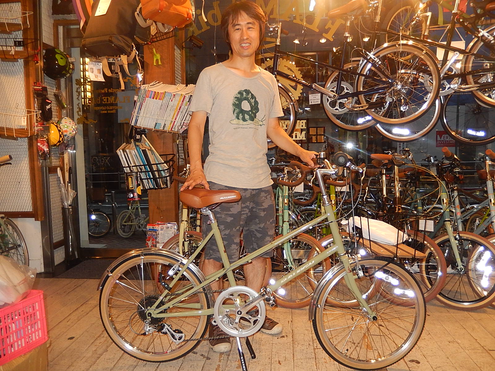 8月25日 渋谷 原宿 の自転車屋 FLAME bike前です_e0188759_194454.jpg