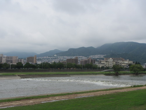 大雨警報に反して青空広がる不安定な天気_a0251786_18371318.jpg