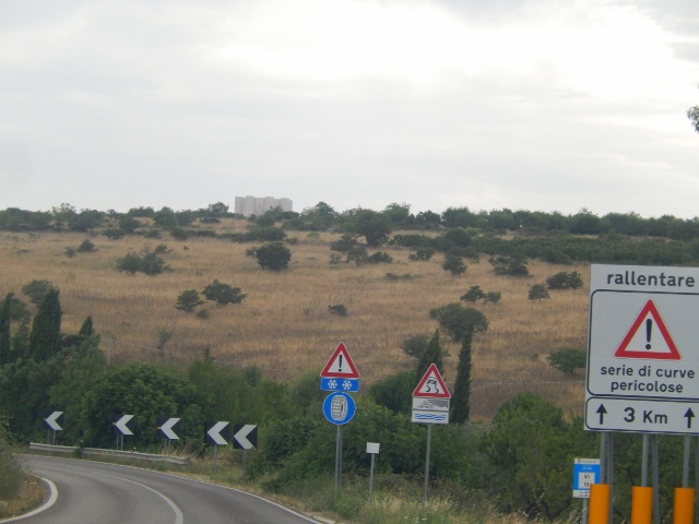 世界遺産 イスラム世界とシトー会修道士の美学の結晶 フェデリコ2世のミステリアスな八角形の城カステル デル モンテ Souvenir Inoubliable