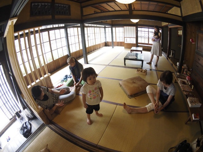 古民家SATOYAMAへ(足揉み)_c0116915_2339135.jpg
