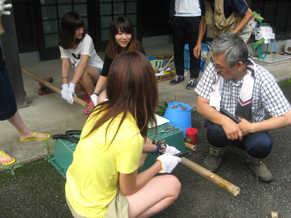 神戸松蔭女子学院大学の皆さん、次の日は川遊び体験。_e0061225_15464814.jpg