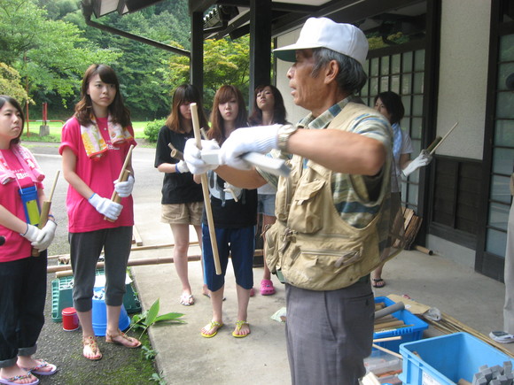 神戸松蔭女子学院大学の皆さん、次の日は川遊び体験。_e0061225_15502133.jpg