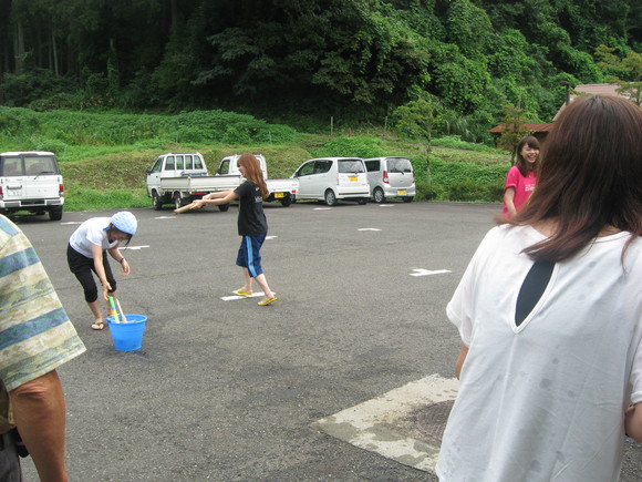 神戸松蔭女子学院大学の皆さん、次の日は川遊び体験。_e0061225_16285234.jpg