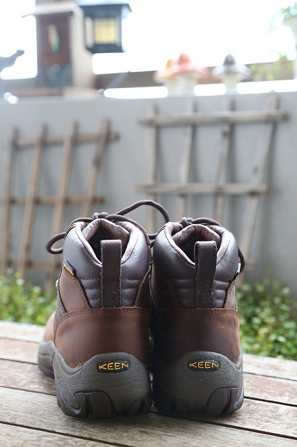 二つ目のkeen Pyrenees ピレネー 山と野と