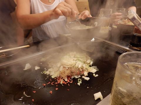 念願のもんじゃ焼きにて、盛り上がりの女子会_b0111632_14152832.jpg