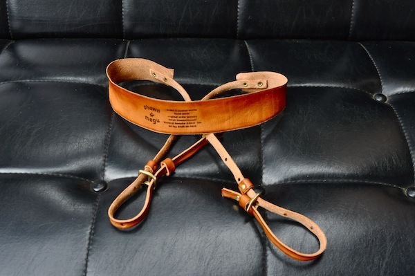 aging leather camera strap_b0172633_13464440.jpg
