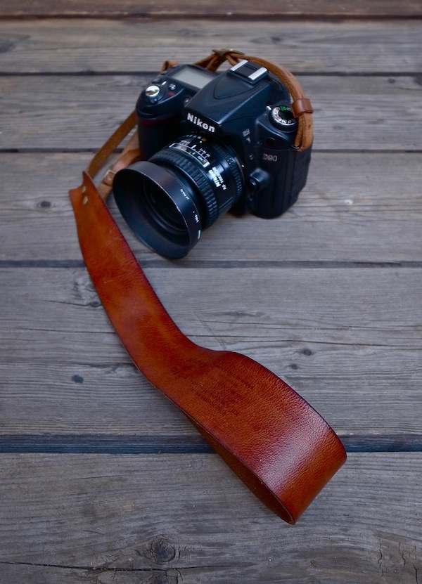 aging leather camera strap_b0172633_1358239.jpg