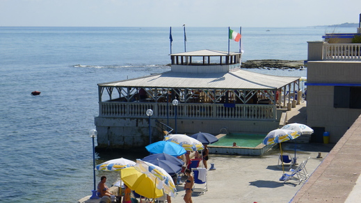 Trani の 208gt4_a0129711_20361335.jpg