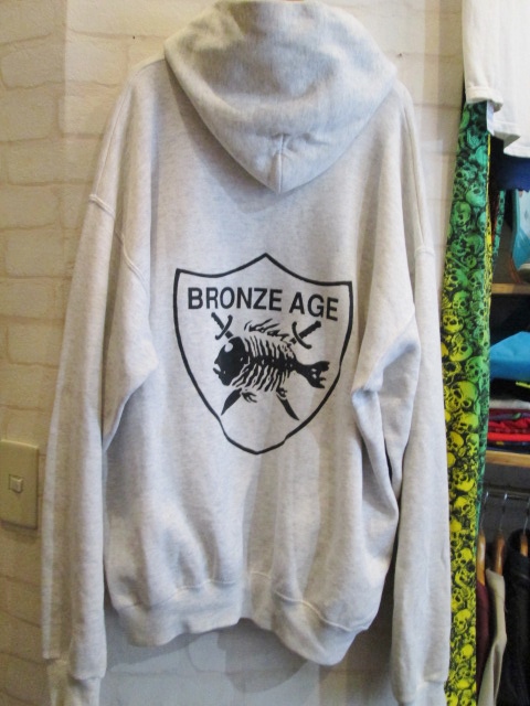 BRONZE AGE(ブロンズ・エイジ) レイダースロゴ パーカー : 高円寺