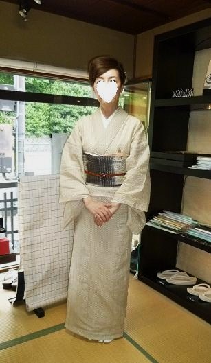 8月最後の着物姿のお客様・小千谷縮にお洒落な帯。_f0181251_1746596.jpg