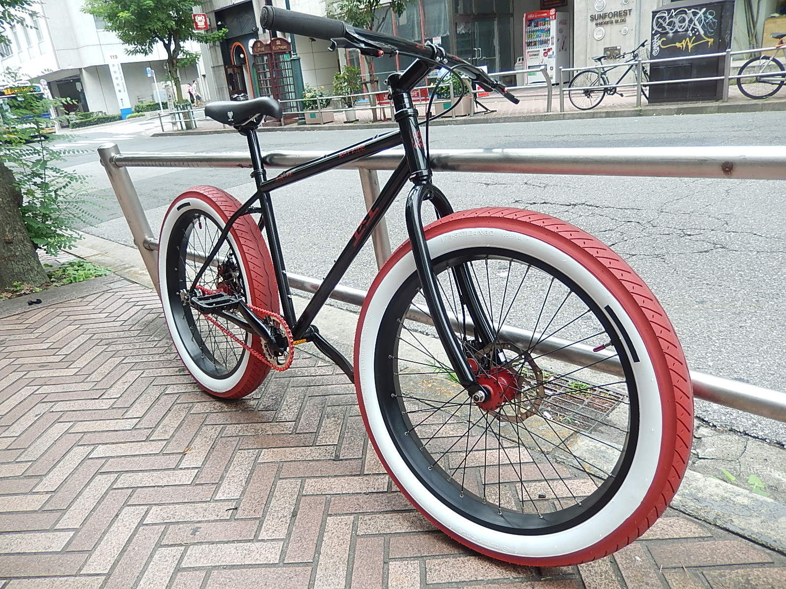 8月31日　渋谷　原宿　の自転車屋　FLAME bike前です_e0188759_13285054.jpg