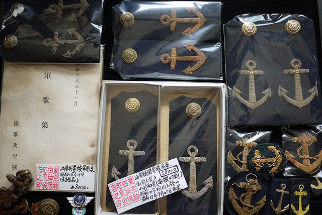 日本海軍実物階級章多数御座います！_a0154482_124095.jpg