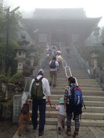 ワンとお参りする武蔵御岳神社_a0218499_2132151.jpg