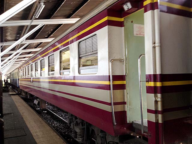 State Railway of Thailand B.T.C Passenger Carriages_e0050226_22483152.jpg