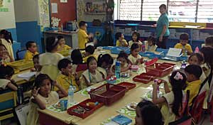 Kindergarten In Philippines...part.1_e0325335_1432433.jpg