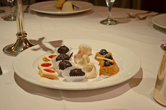 2日目、フォーマルデーに食べたもの：ダイヤモンドプリンセス乗船記14_f0054556_2383364.jpg