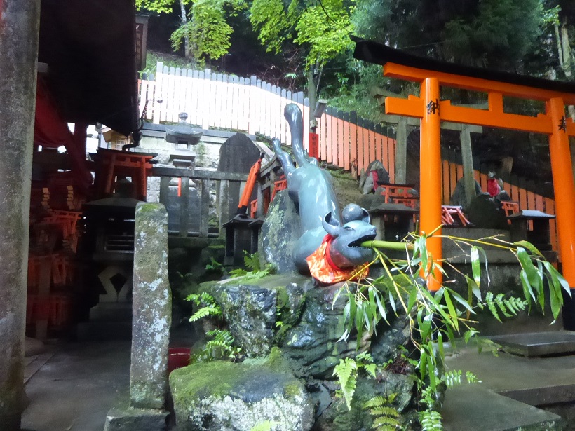 稲荷 一日参り_f0205367_1647367.jpg