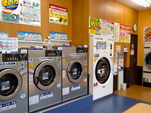 コインランドリー雨ニモマケズ。