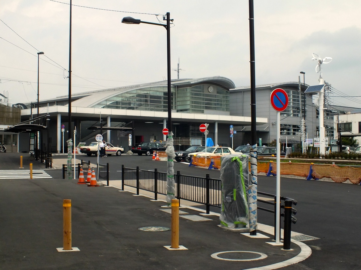 JR箱根ケ崎駅と都営バス・梅70系統 黄色い電車に乗せて… JR箱根ケ崎駅と都営バス・梅70系統 黄色い電車に乗せて…