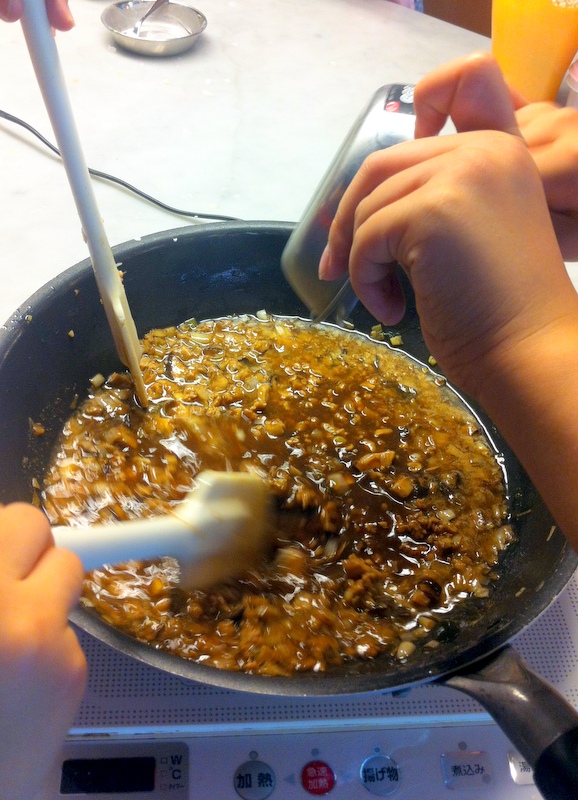 キッズクッキング・・・ジャージャー麺　＆　ココナツミルクプリン_f0141419_08200162.jpg