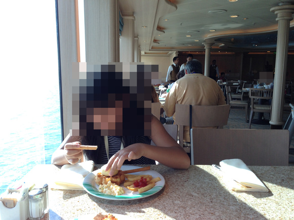 5日目ロシア寄港日に食べた物。体内時計が狂ってるぞ。：ダイヤモンドプリンセス乗船記17_f0054556_11253899.jpg