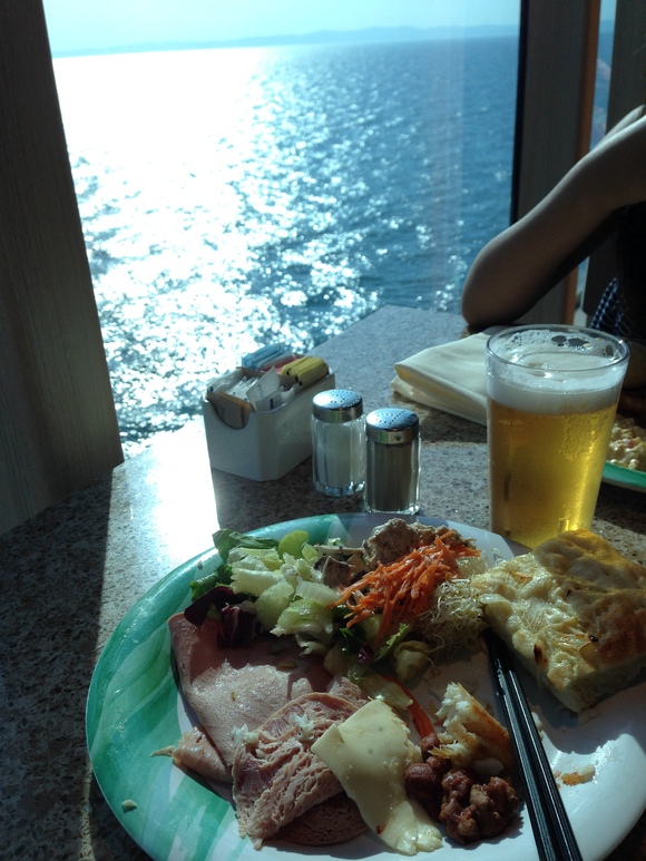 5日目ロシア寄港日に食べた物。体内時計が狂ってるぞ。：ダイヤモンドプリンセス乗船記17_f0054556_11274937.jpg
