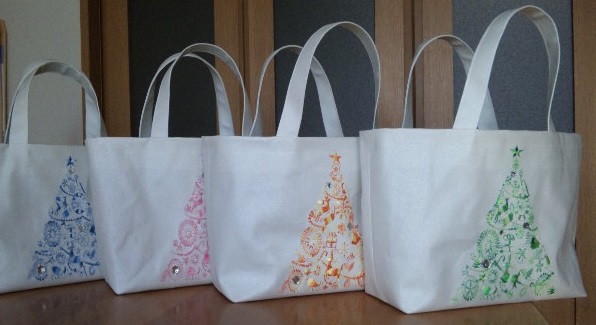 クリスマスツリー刺繍のトートバッグ出来ました ミシン刺繍オリジナルデータ制作 笑顔で手作り クリスマスツリー刺繍のトートバッグ出来ました ミシン刺繍オリジナルデータ制作 笑顔で手作り