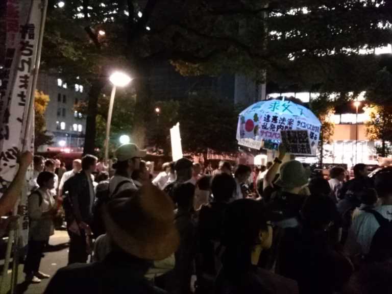 「戦争させない」日比谷野外音楽堂周辺・銀座デモに5500人_c0024539_0211896.jpg