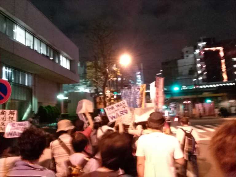 「戦争させない」日比谷野外音楽堂周辺・銀座デモに5500人_c0024539_02122100.jpg