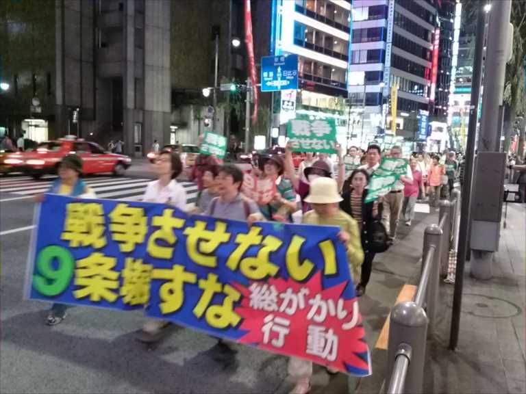 「戦争させない」日比谷野外音楽堂周辺・銀座デモに5500人_c0024539_0212783.jpg