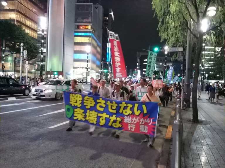 「戦争させない」日比谷野外音楽堂周辺・銀座デモに5500人_c0024539_0213954.jpg