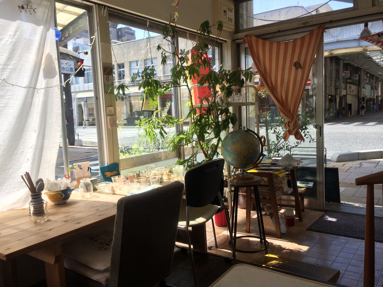 食堂 カルン でランチ_e0115904_21510294.jpg