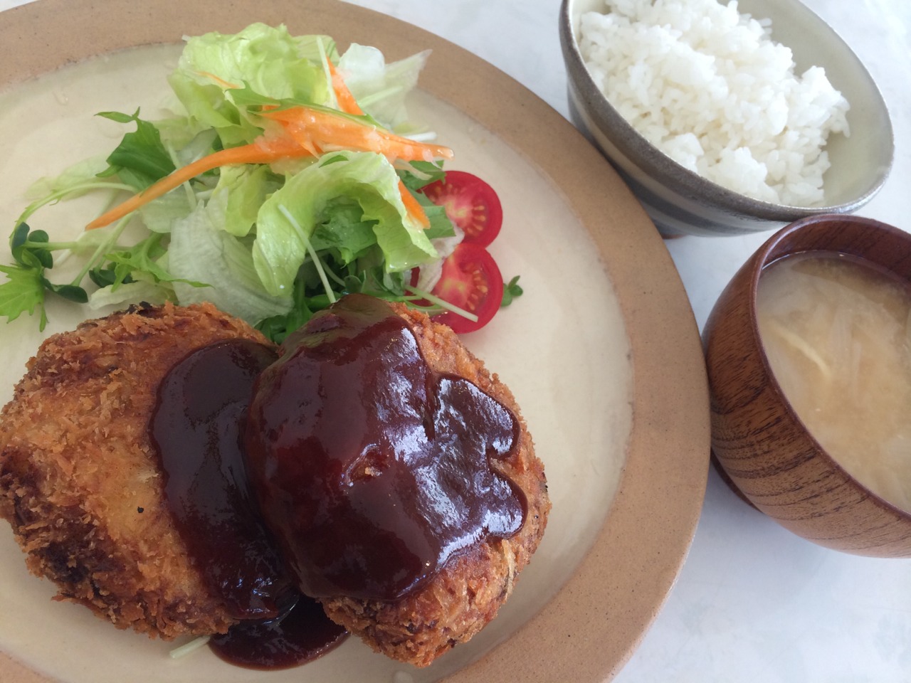 食堂 カルン でランチ_e0115904_22524813.jpg