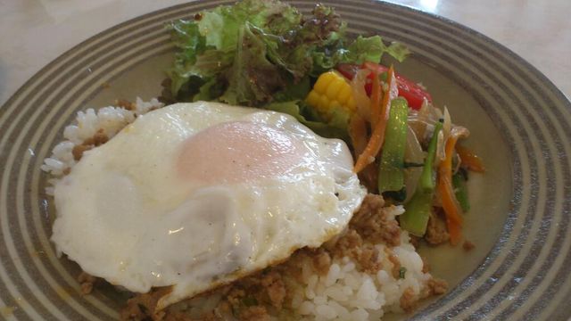 食堂 カルン でランチ_e0115904_23114947.jpg