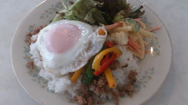 食堂 カルン でランチ_e0115904_23152060.jpg