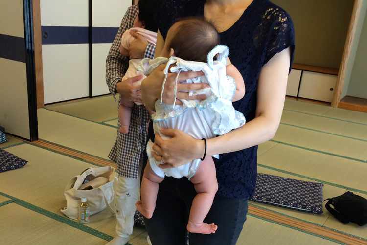 ９月３日 赤ちゃんの抱き方講座開催しました 子育てサークル さがみはら たんぽぽの会
